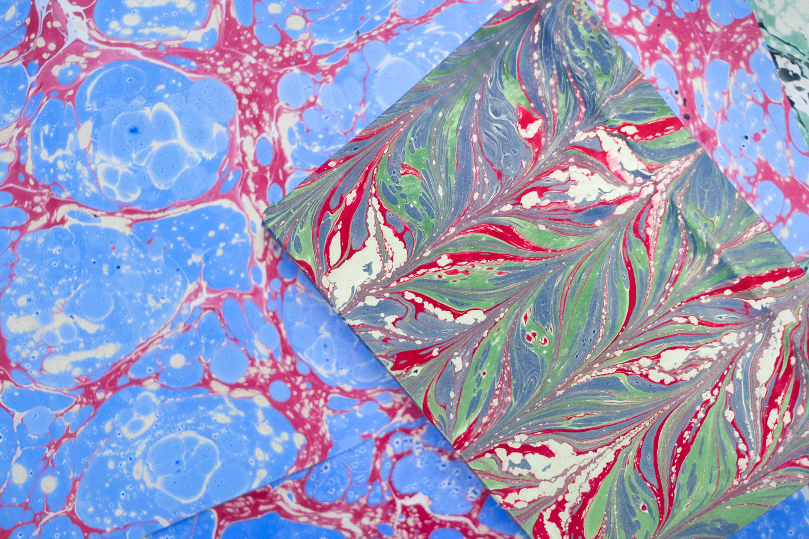 Gotowy arkusz papieru marmurkowego ebru