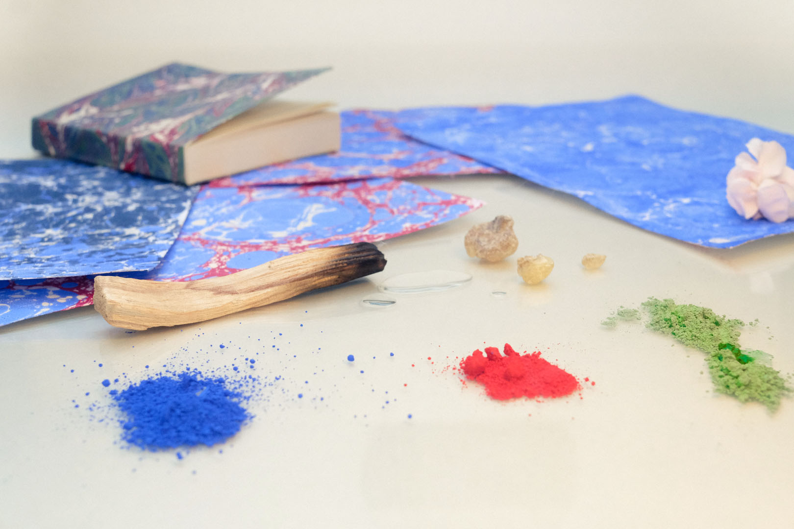 Warsztaty Ebru — malowanie na wodzie, papier marmurkowy