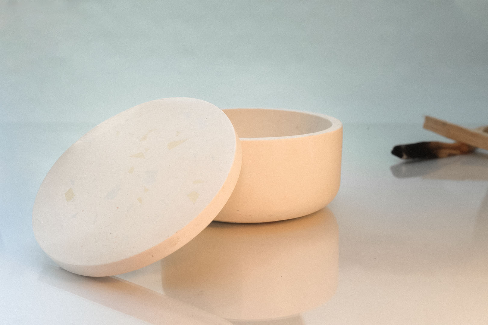 Mieszanie gipsu polimerowego z barwnikami