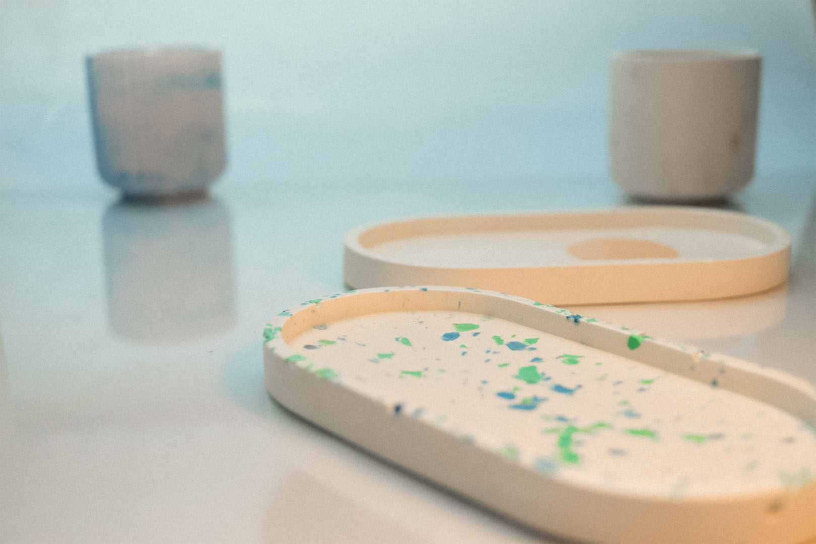 Kolczyki i miseczki z gipsu polimerowego